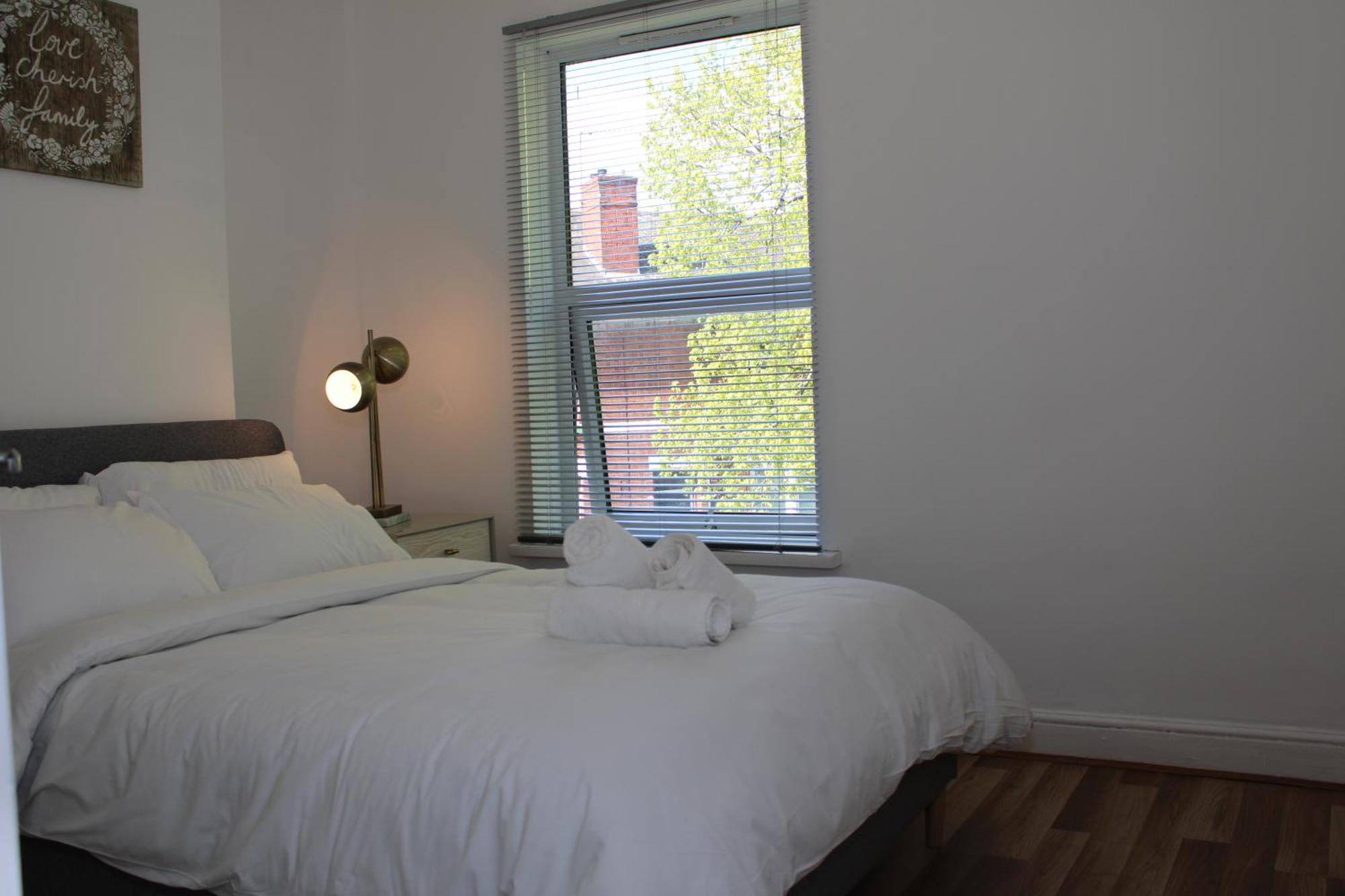 F2S Serviced Apartments 2Bedroom Terrace House With Free Wifi Netflix Suitable For Contractors Walking Distance To Train Station 더비 외부 사진
