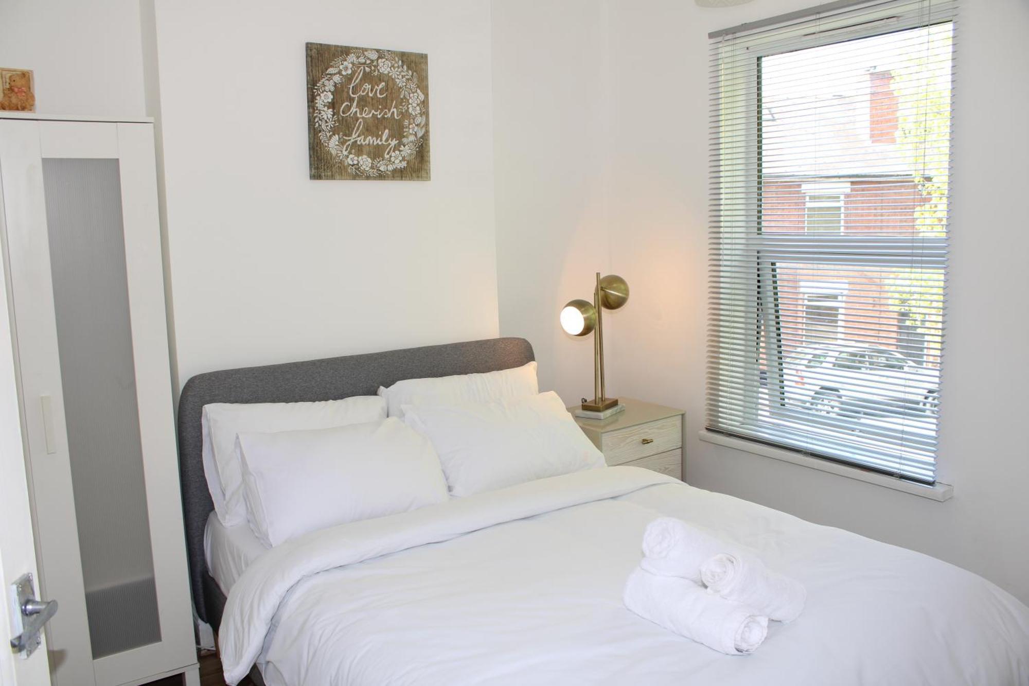 F2S Serviced Apartments 2Bedroom Terrace House With Free Wifi Netflix Suitable For Contractors Walking Distance To Train Station 더비 외부 사진