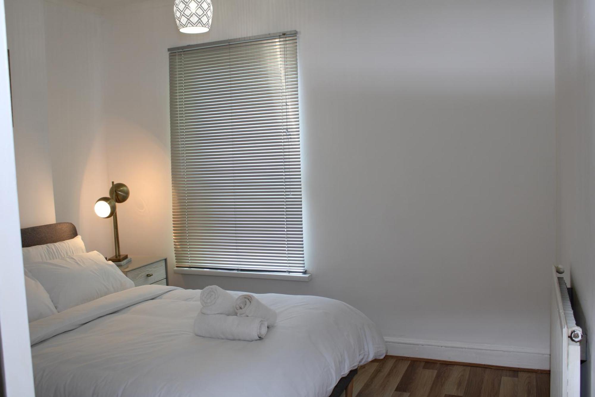F2S Serviced Apartments 2Bedroom Terrace House With Free Wifi Netflix Suitable For Contractors Walking Distance To Train Station 더비 외부 사진