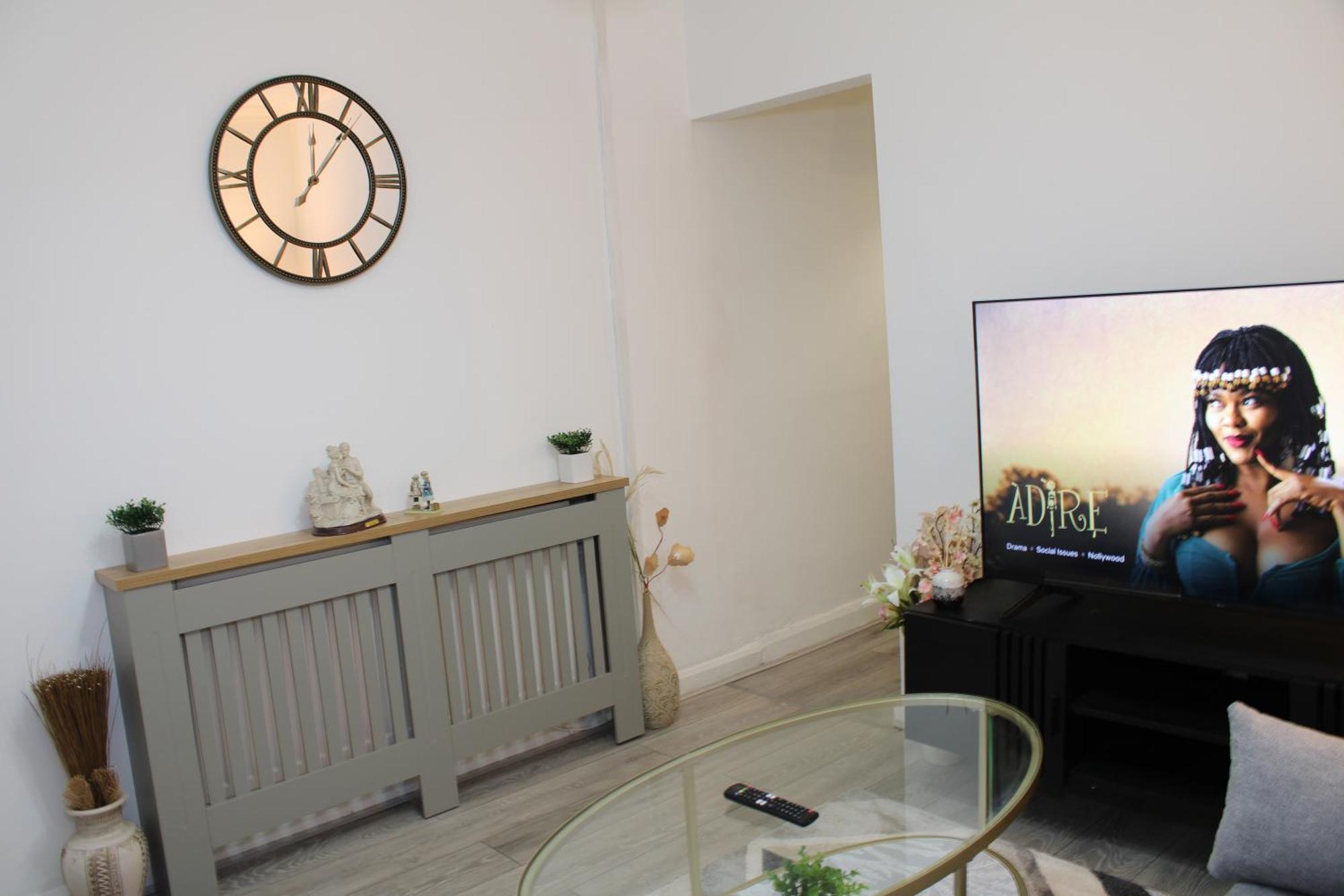 F2S Serviced Apartments 2Bedroom Terrace House With Free Wifi Netflix Suitable For Contractors Walking Distance To Train Station 더비 외부 사진