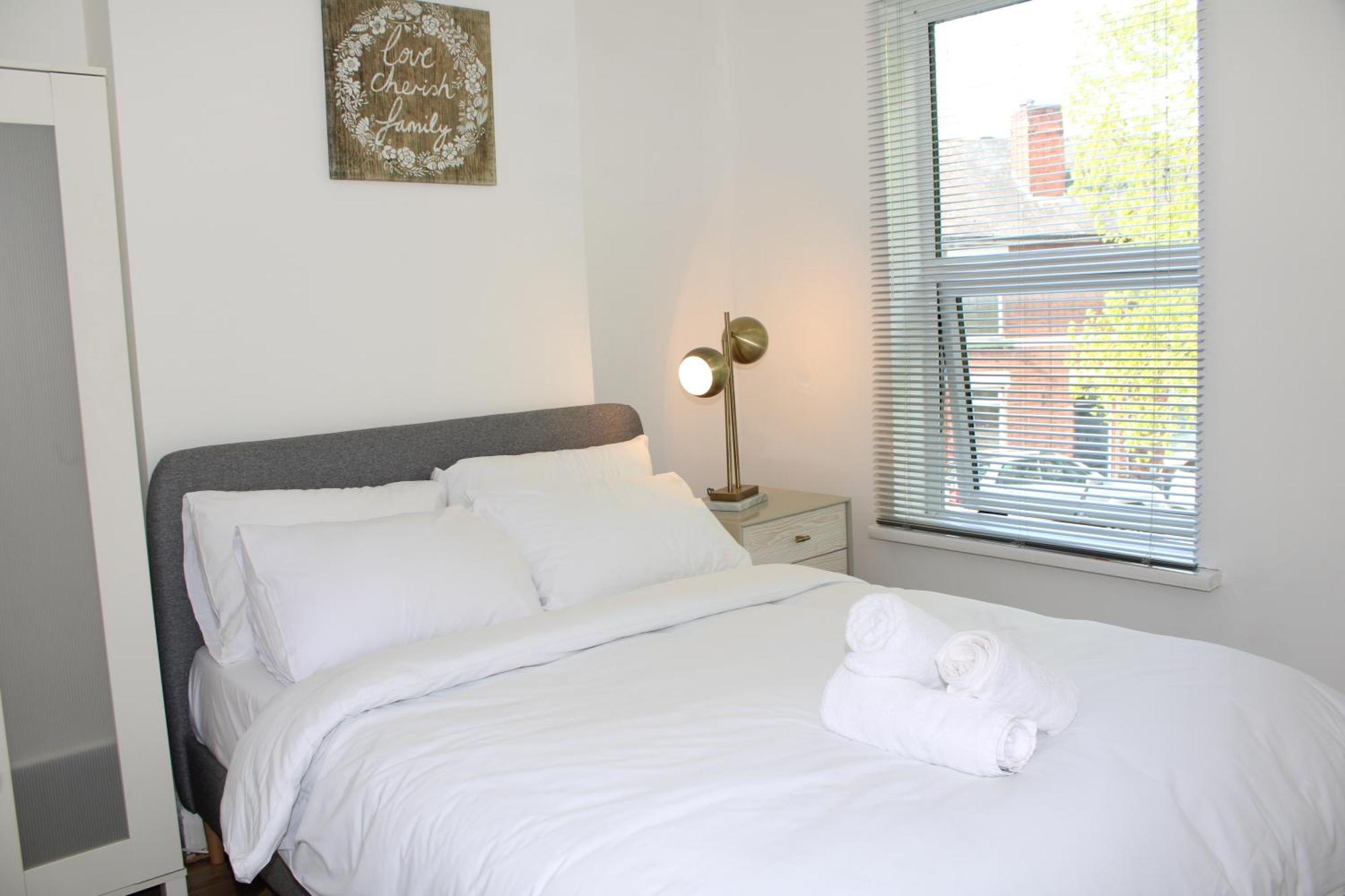F2S Serviced Apartments 2Bedroom Terrace House With Free Wifi Netflix Suitable For Contractors Walking Distance To Train Station 더비 외부 사진