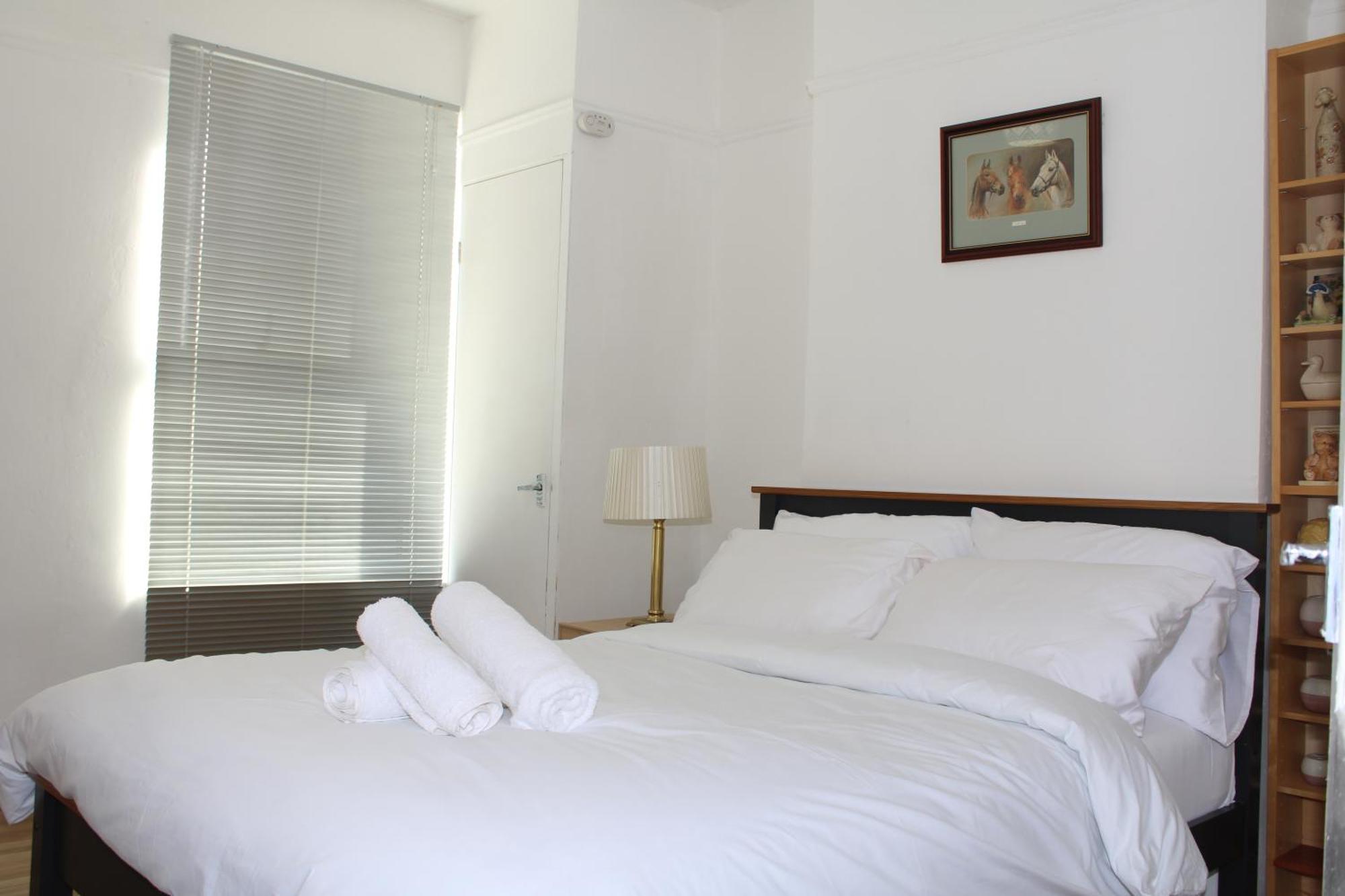 F2S Serviced Apartments 2Bedroom Terrace House With Free Wifi Netflix Suitable For Contractors Walking Distance To Train Station 더비 외부 사진