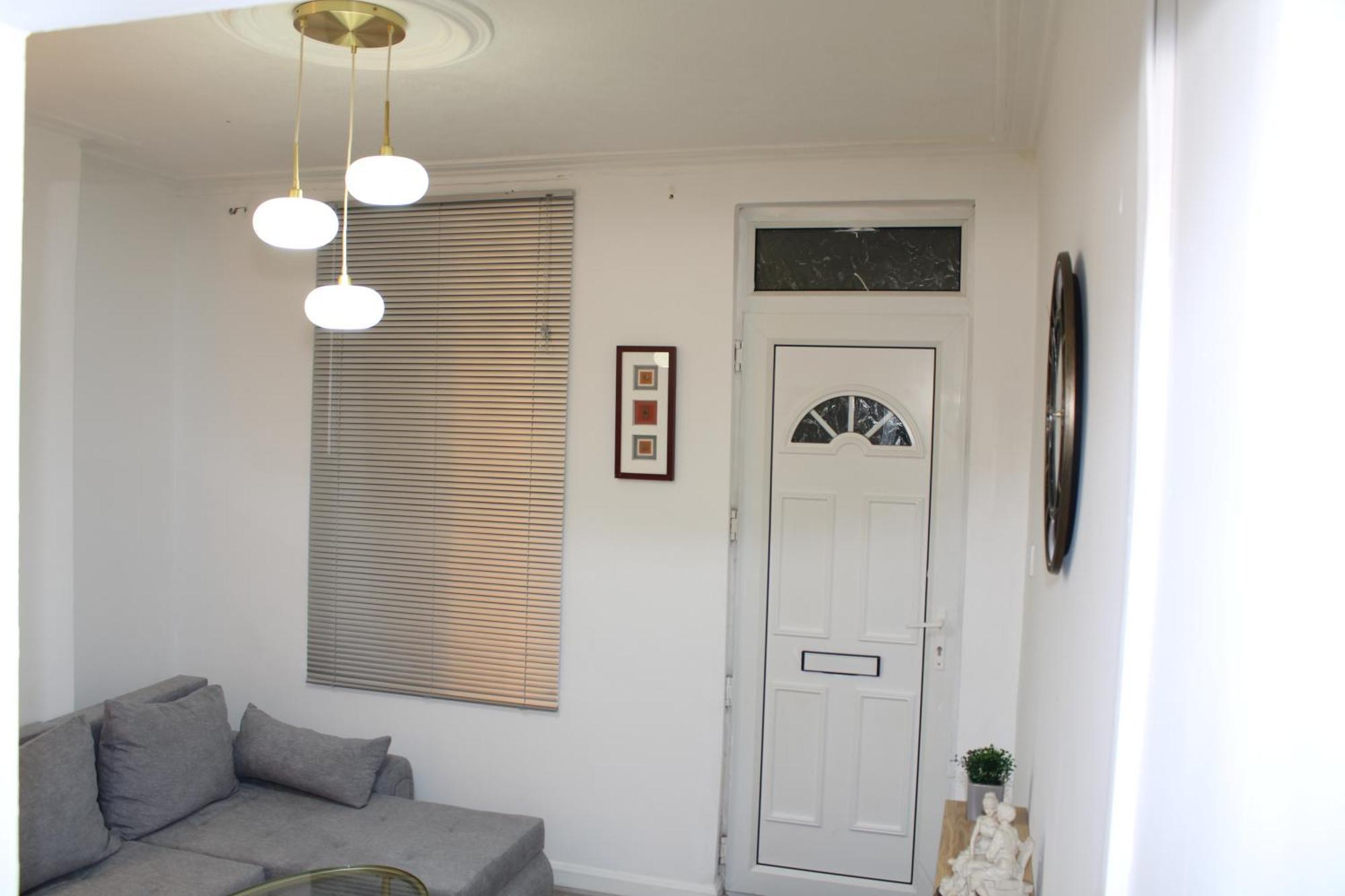 F2S Serviced Apartments 2Bedroom Terrace House With Free Wifi Netflix Suitable For Contractors Walking Distance To Train Station 더비 외부 사진