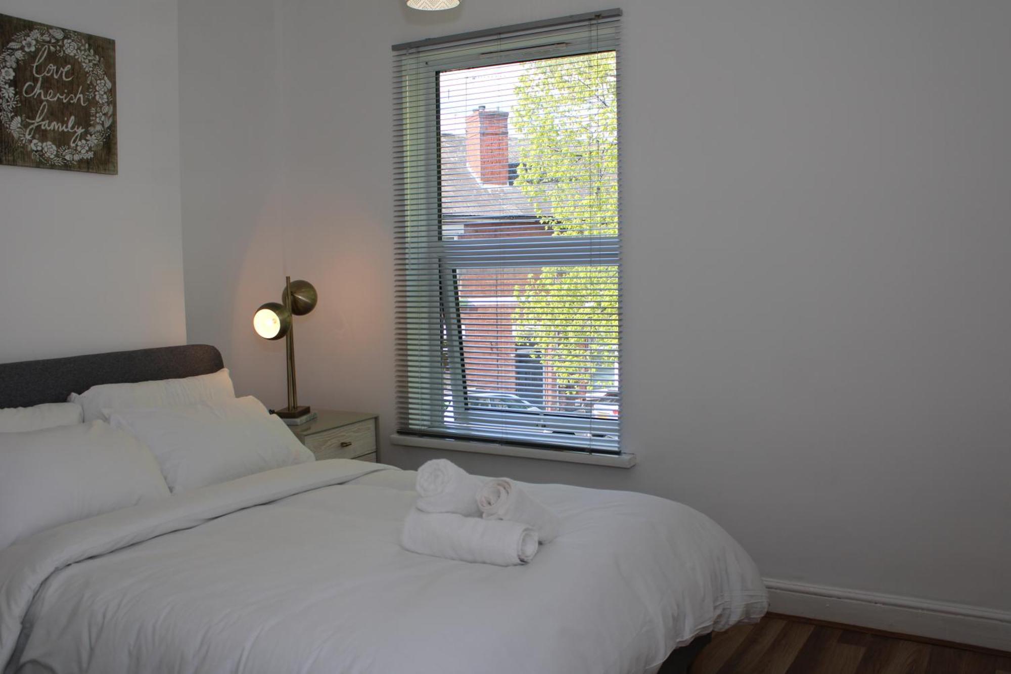 F2S Serviced Apartments 2Bedroom Terrace House With Free Wifi Netflix Suitable For Contractors Walking Distance To Train Station 더비 외부 사진