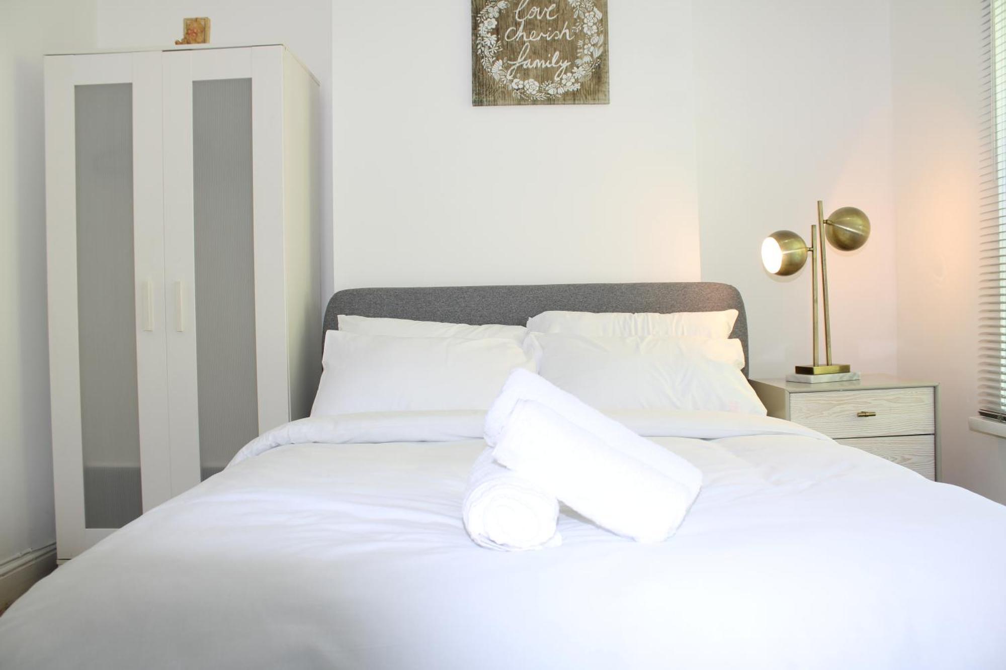 F2S Serviced Apartments 2Bedroom Terrace House With Free Wifi Netflix Suitable For Contractors Walking Distance To Train Station 더비 외부 사진