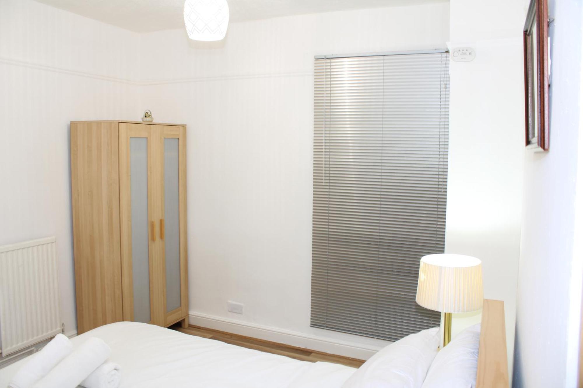 F2S Serviced Apartments 2Bedroom Terrace House With Free Wifi Netflix Suitable For Contractors Walking Distance To Train Station 더비 외부 사진