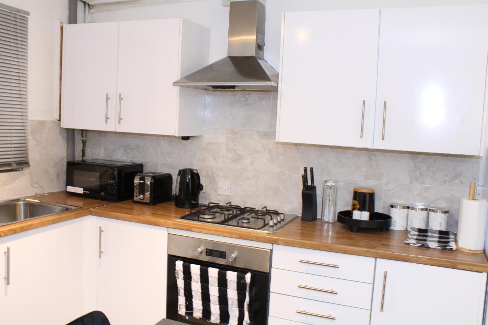 F2S Serviced Apartments 2Bedroom Terrace House With Free Wifi Netflix Suitable For Contractors Walking Distance To Train Station 더비 외부 사진