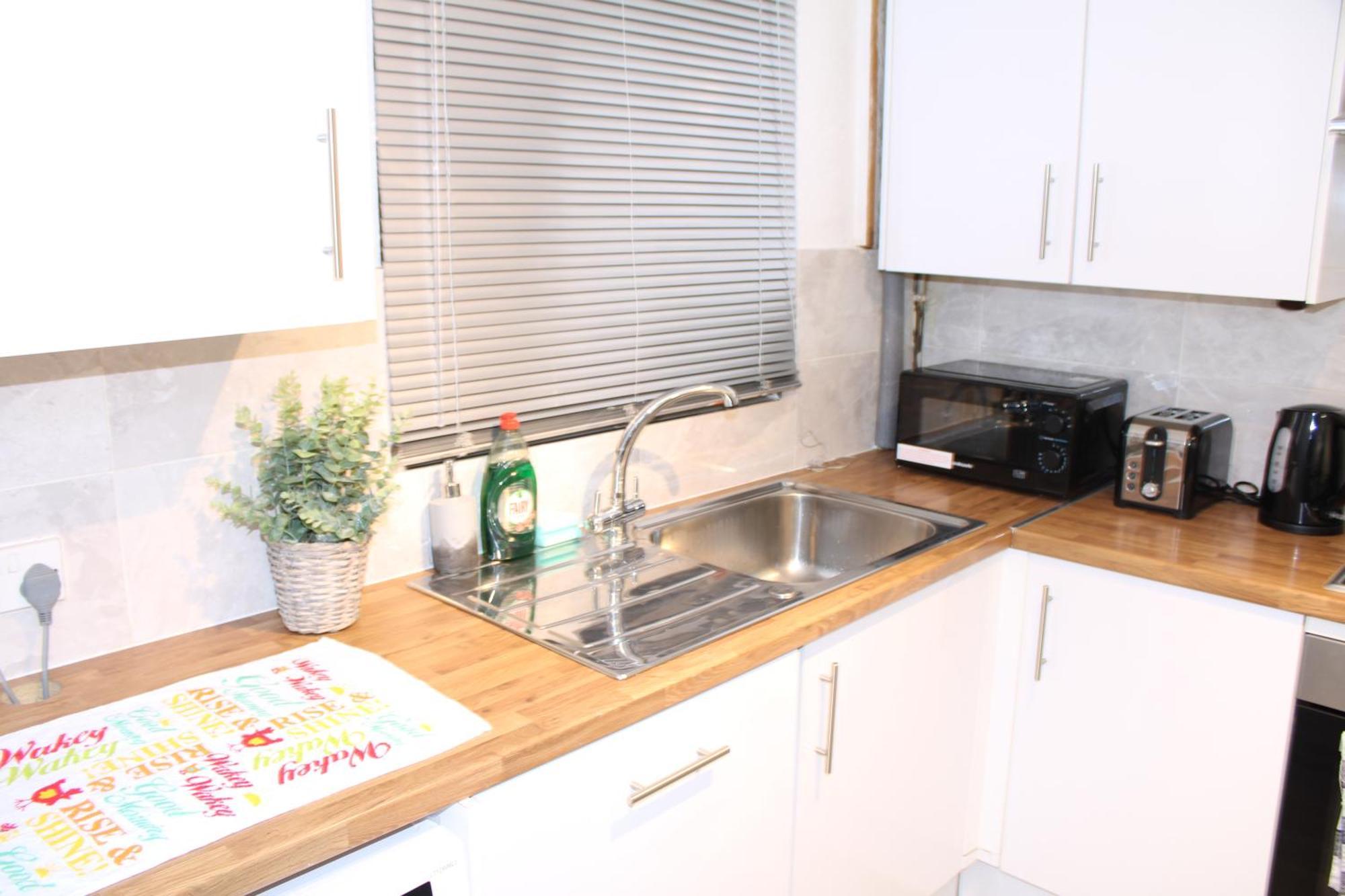 F2S Serviced Apartments 2Bedroom Terrace House With Free Wifi Netflix Suitable For Contractors Walking Distance To Train Station 더비 외부 사진